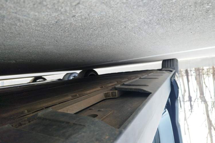 Used XPeng X9 2025 740 Ultra-Long Range Max Right Side Sill