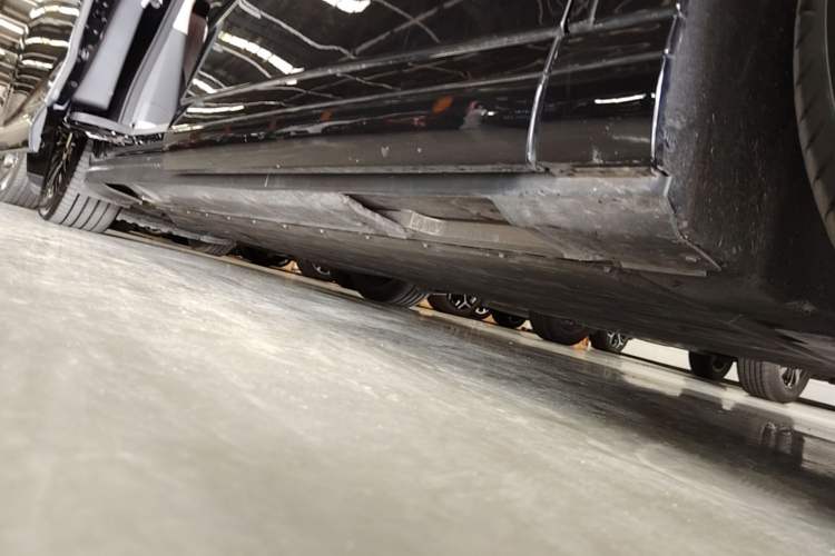 Used XPeng X9 2025 740 Ultra-Long Range Max Right Side Sill