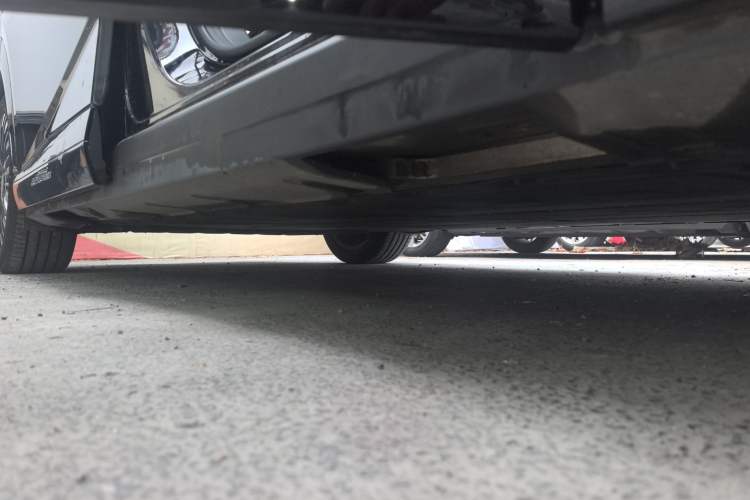 Used XPeng X9 2025 740 Ultra-Long Range Max Right Side Sill