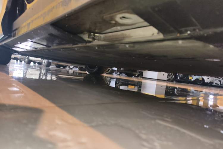Used XPeng X9 2025 740 Ultra-Long Range Max Right Side Sill