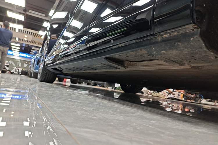 Used XPeng X9 2025 Starship Edition Right Side Sill