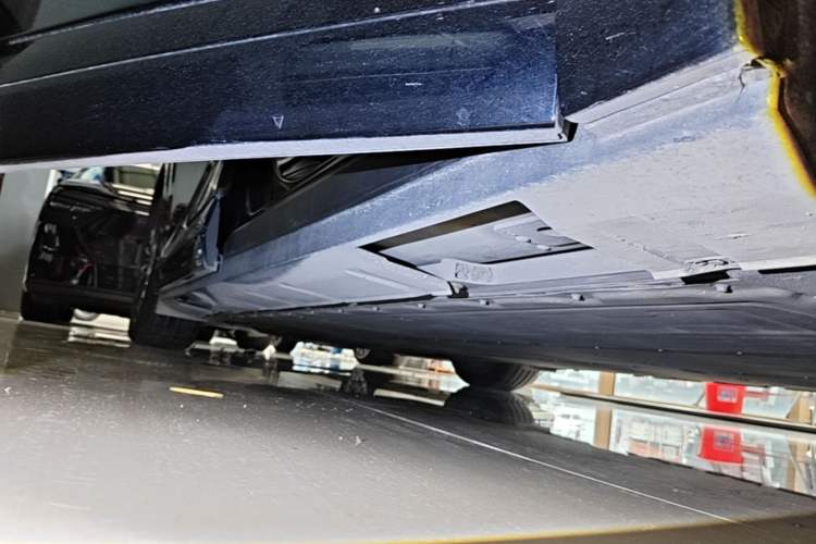 Used XPeng X9 2025 740 Ultra-Long Range Max Right Side Sill