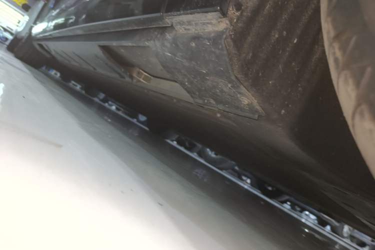 Used XPeng X9 2025 740 Ultra-Long Range Max Right Side Sill