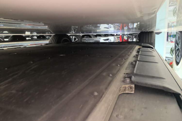 Used XPeng X9 2025 740 Ultra-Long Range Max Right Side Sill