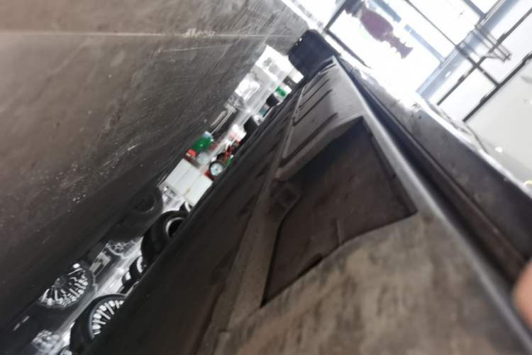 Used XPeng X9 2025 740 Ultra-Long Range Max Right Side Sill