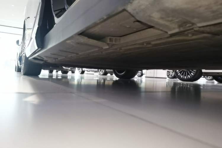 Used XPeng X9 2025 740 Ultra-Long Range Max Right Side Sill