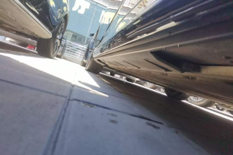 Used XPeng X9 2025 740 Ultra-Long Range Max Right Side Sill