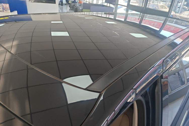 Used XPeng X9 2025 740 Ultra-Long Range Max Roof
