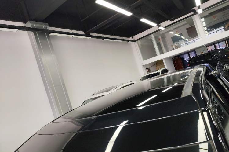 Used XPeng X9 2025 740 Ultra-Long Range Max Roof
