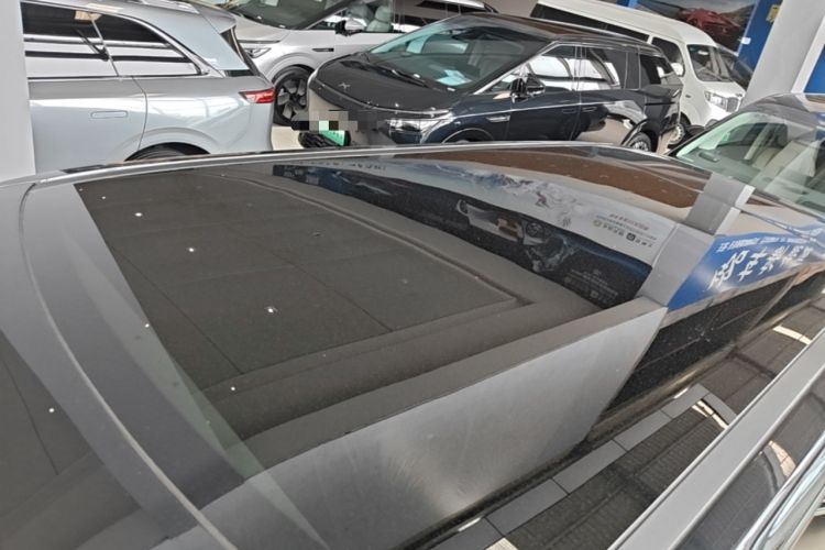 Used XPeng X9 2025 740 Ultra-Long Range Max Roof