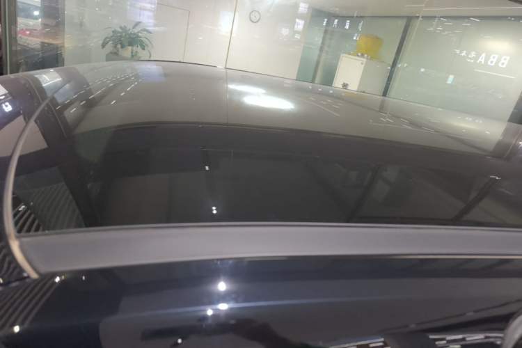 Used XPeng X9 2025 740 Ultra-Long Range Max Roof
