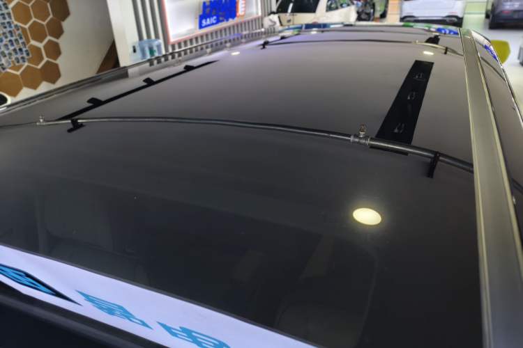 Used XPeng X9 2025 740 Ultra-Long Range Max Roof