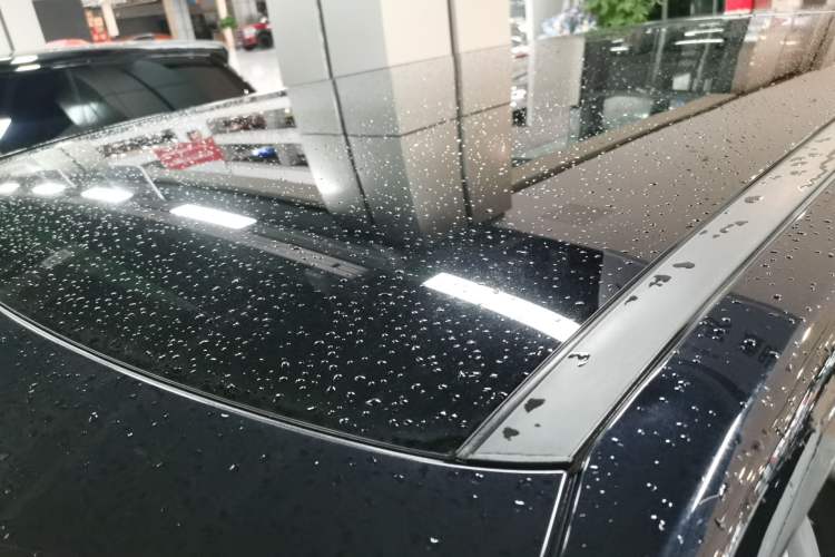 Used XPeng X9 2025 740 Ultra-Long Range Max Roof
