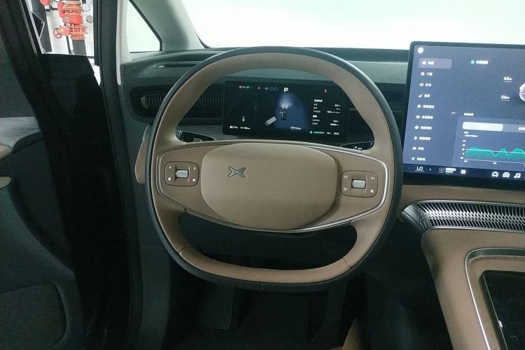 Used XPeng X9 2025 740 Ultra-Long Range Max Steering Wheel