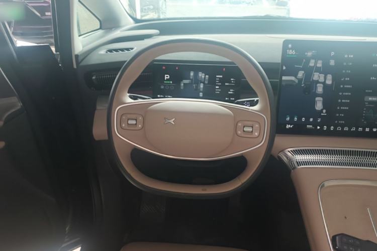 Used XPeng X9 2025 740 Ultra-Long Range Max Steering Wheel