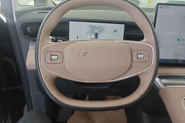 Used XPeng X9 2025 740 Ultra-Long Range Max Steering Wheel