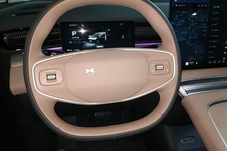 Used XPeng X9 2025 740 Ultra-Long Range Max Steering Wheel