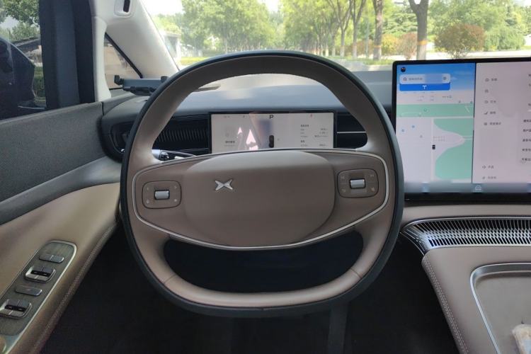 Used XPeng X9 2025 740 Ultra-Long Range Max Steering Wheel