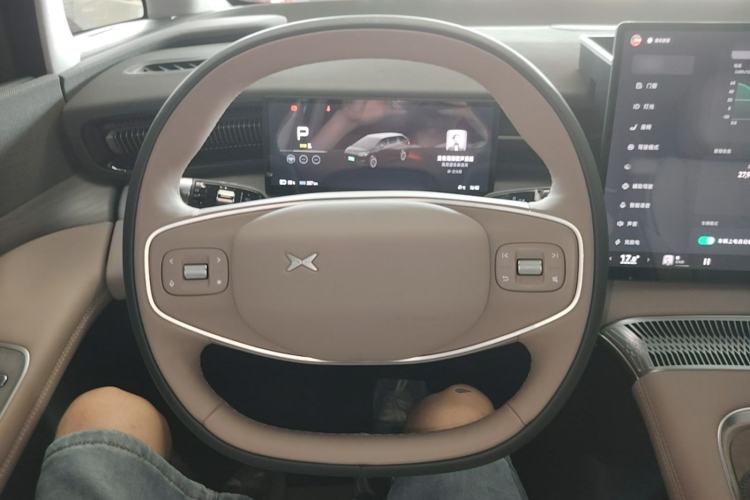 Used XPeng X9 2025 740 Ultra-Long Range Max Steering Wheel