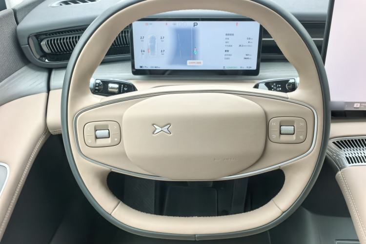 Used XPeng X9 2025 650 Long-Range Max Steering Wheel