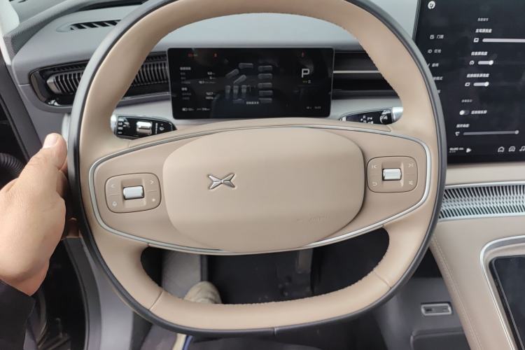 Used XPeng X9 2025 740 Ultra-Long Range Max Steering Wheel