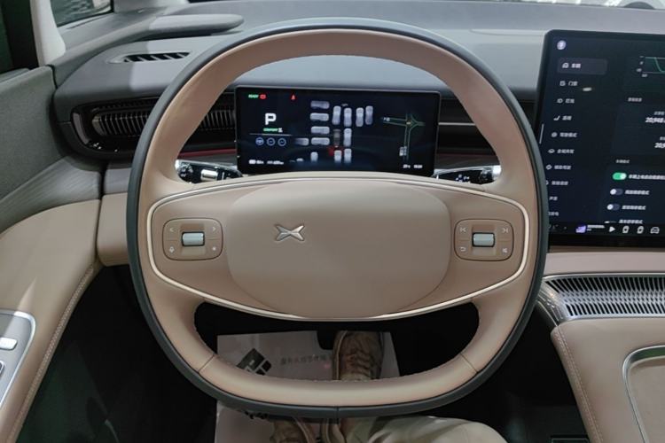 Used XPeng X9 2025 740 Ultra-Long Range Max Steering Wheel
