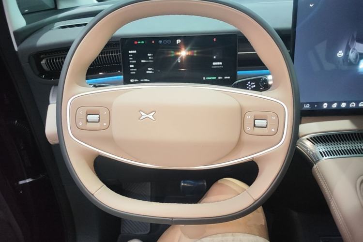 Used XPeng X9 2025 650 Long-Range Max Steering Wheel