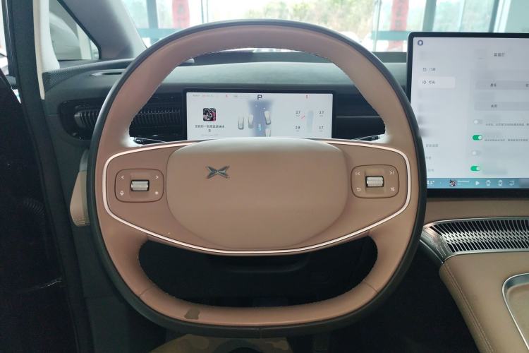 Used XPeng X9 2025 740 Ultra-Long Range Max Steering Wheel