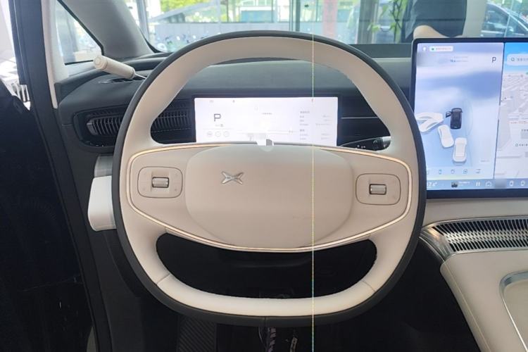 Used XPeng X9 2025 740 Ultra-Long Range Max Steering Wheel