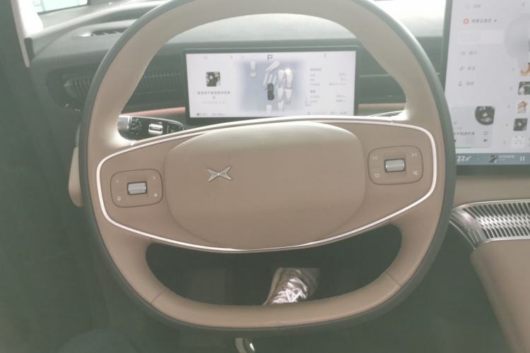 Used XPeng X9 2025 740 Ultra-Long Range Max Steering Wheel