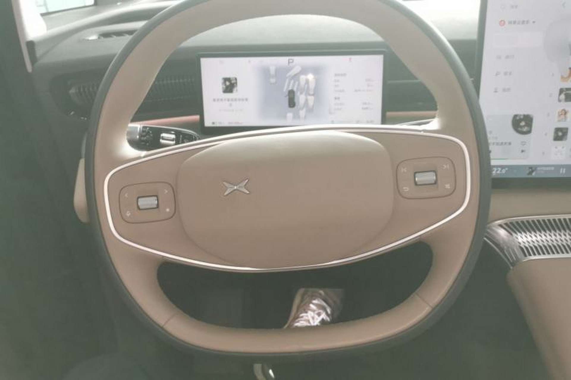 Used XPeng X9 2025 740 Ultra-Long Range Max Steering Wheel
