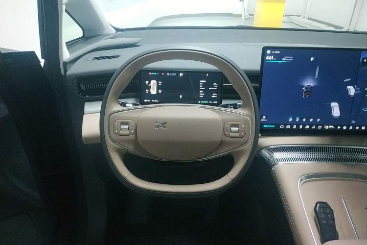 Used XPeng X9 2025 740 Ultra-Long Range Max Steering Wheel