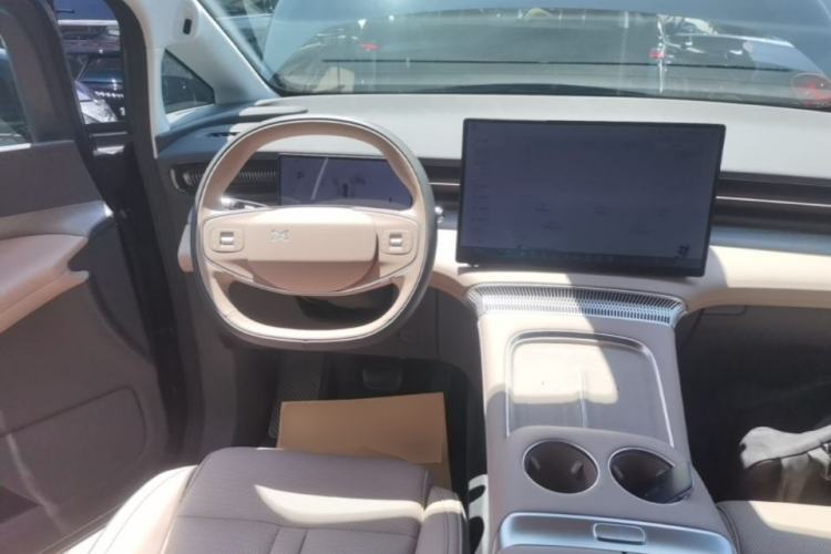 Used XPeng X9 2025 740 Ultra-Long Range Max Steering Wheel
