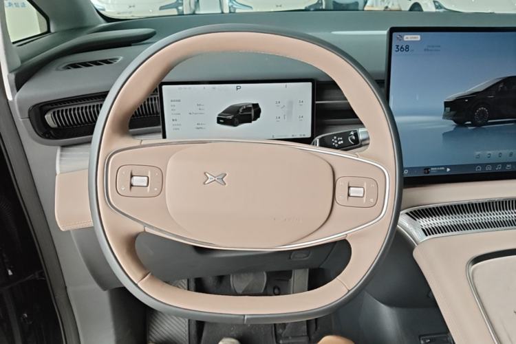 Used XPeng X9 2025 740 Ultra-Long Range Max Steering Wheel