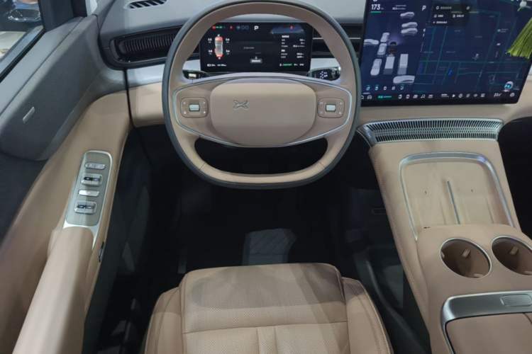 Used XPeng X9 2025 740 Ultra-Long Range Max Steering Wheel