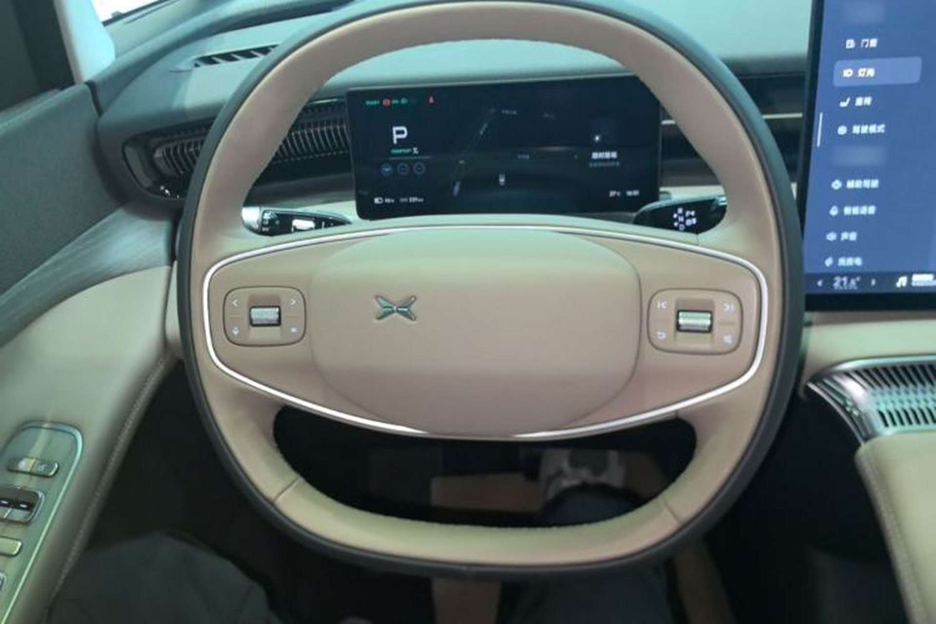 Used XPeng X9 2025 740 Ultra-Long Range Max Steering Wheel