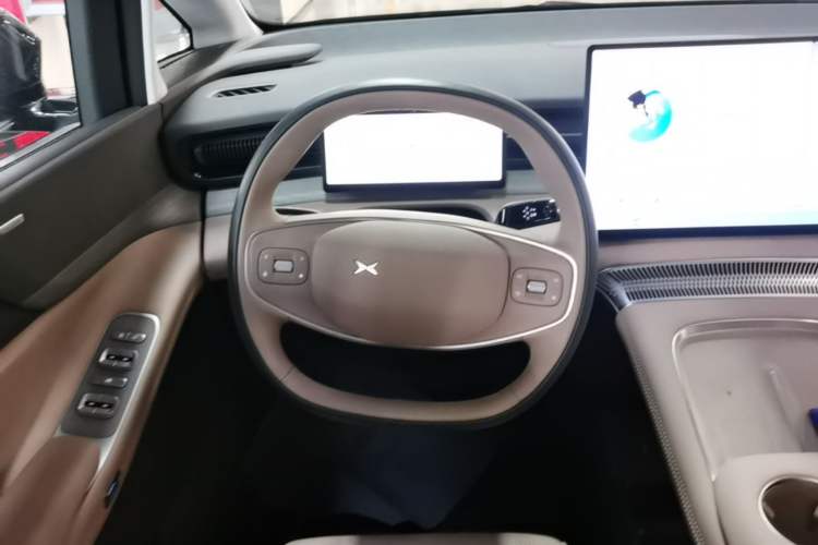 Used XPeng X9 2025 740 Ultra-Long Range Max Steering Wheel