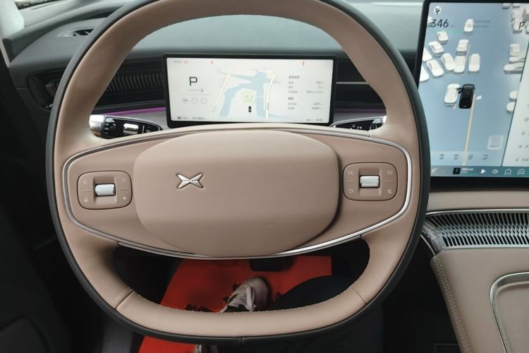 Used XPeng X9 2025 740 Ultra-Long Range Max Steering Wheel