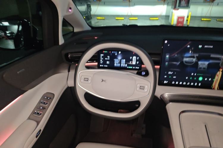 Used XPeng X9 2025 650 Long-Range Max Steering Wheel