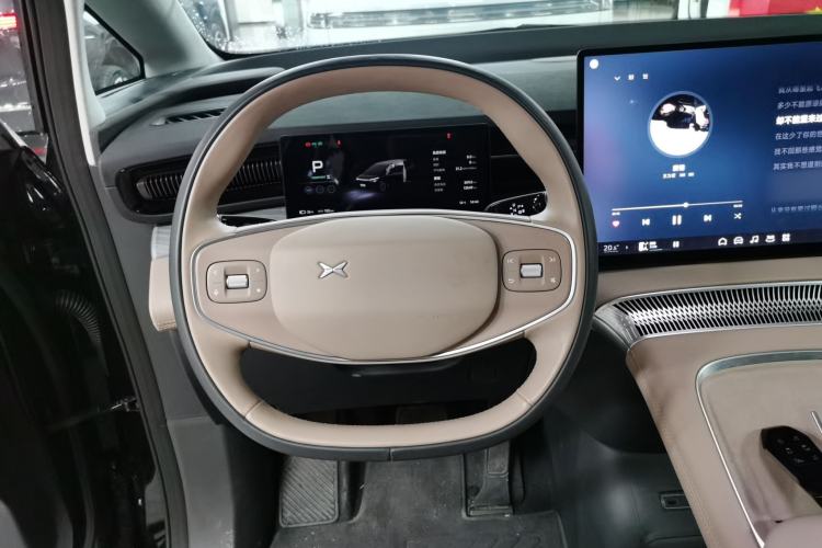 Used XPeng X9 2025 740 Ultra-Long Range Max Steering Wheel