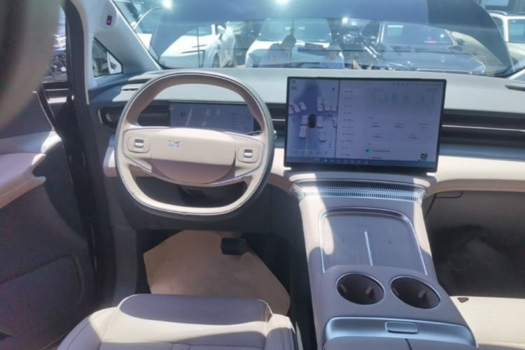 Used XPeng X9 2025 740 Ultra-Long Range Max Steering Wheel