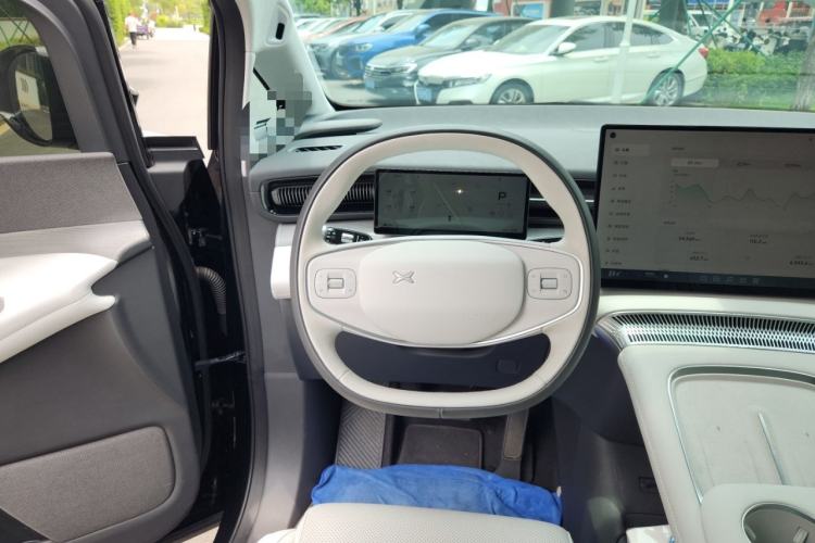 Used XPeng X9 2025 740 Ultra-Long Range Max Steering Wheel