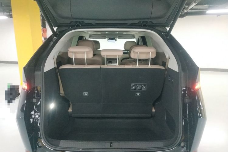 Used XPeng X9 2025 740 Ultra-Long Range Max Trunk