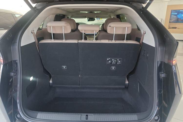 Used XPeng X9 2025 740 Ultra-Long Range Max Trunk