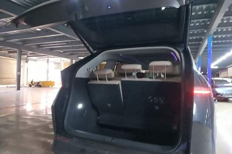 Used XPeng X9 2025 740 Ultra-Long Range Max Trunk