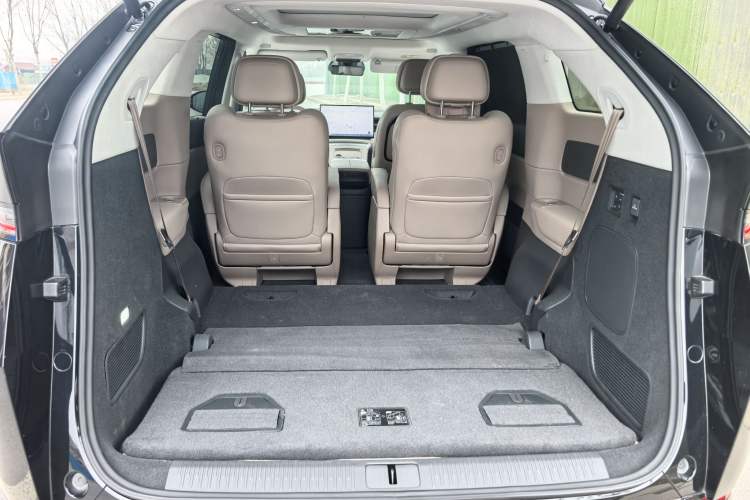 Used XPeng X9 2025 650 Long-Range Max Trunk