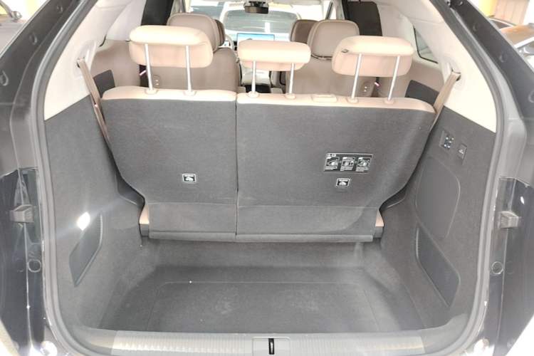 Used XPeng X9 2025 740 Ultra-Long Range Max Trunk
