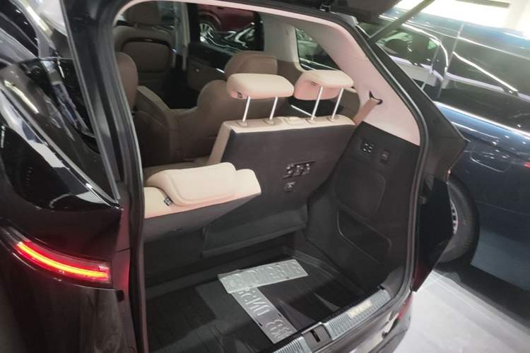 Used XPeng X9 2025 650 Long-Range Max Trunk