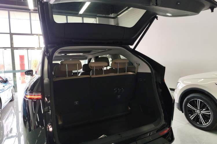 Used XPeng X9 2025 740 Ultra-Long Range Max Trunk