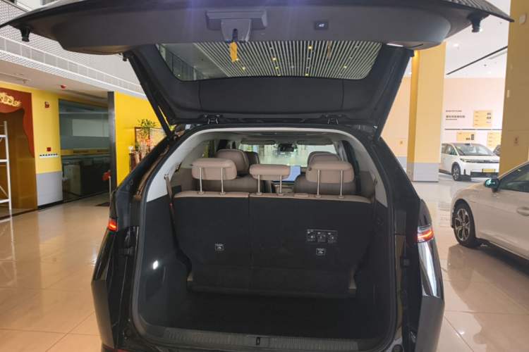Used XPeng X9 2025 740 Ultra-Long Range Max Trunk